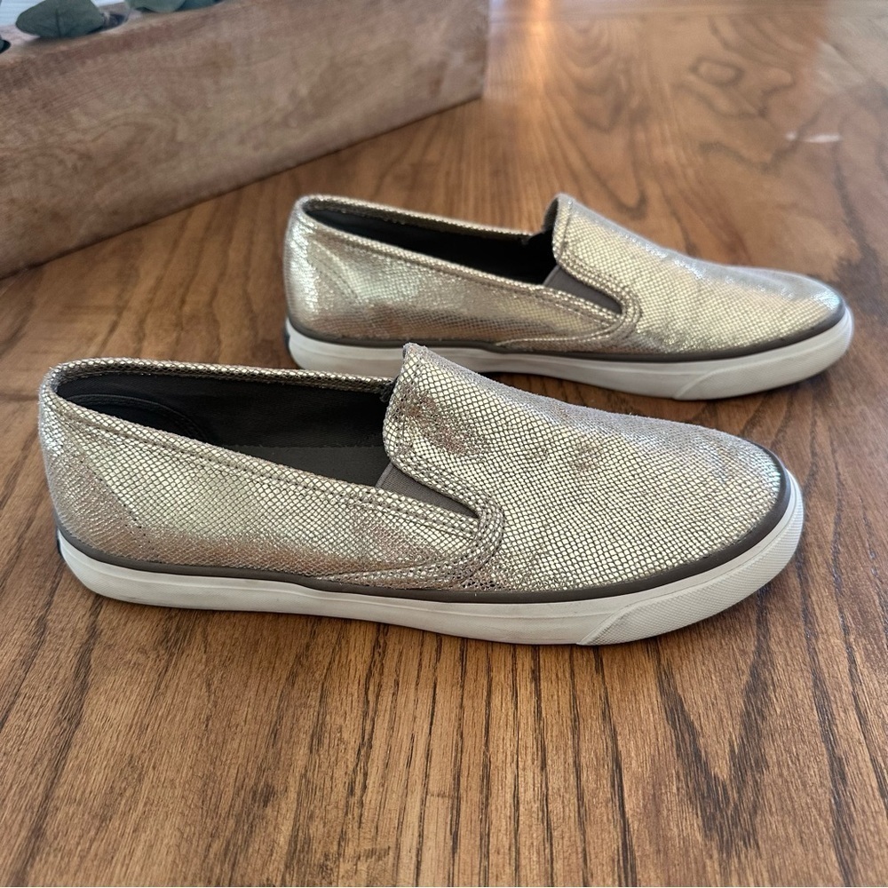 Sperry Seaside Embossed Slide On Sneaker Gold Metallic Shimmer Women’s Size 9.5 - Picture 2 of 10